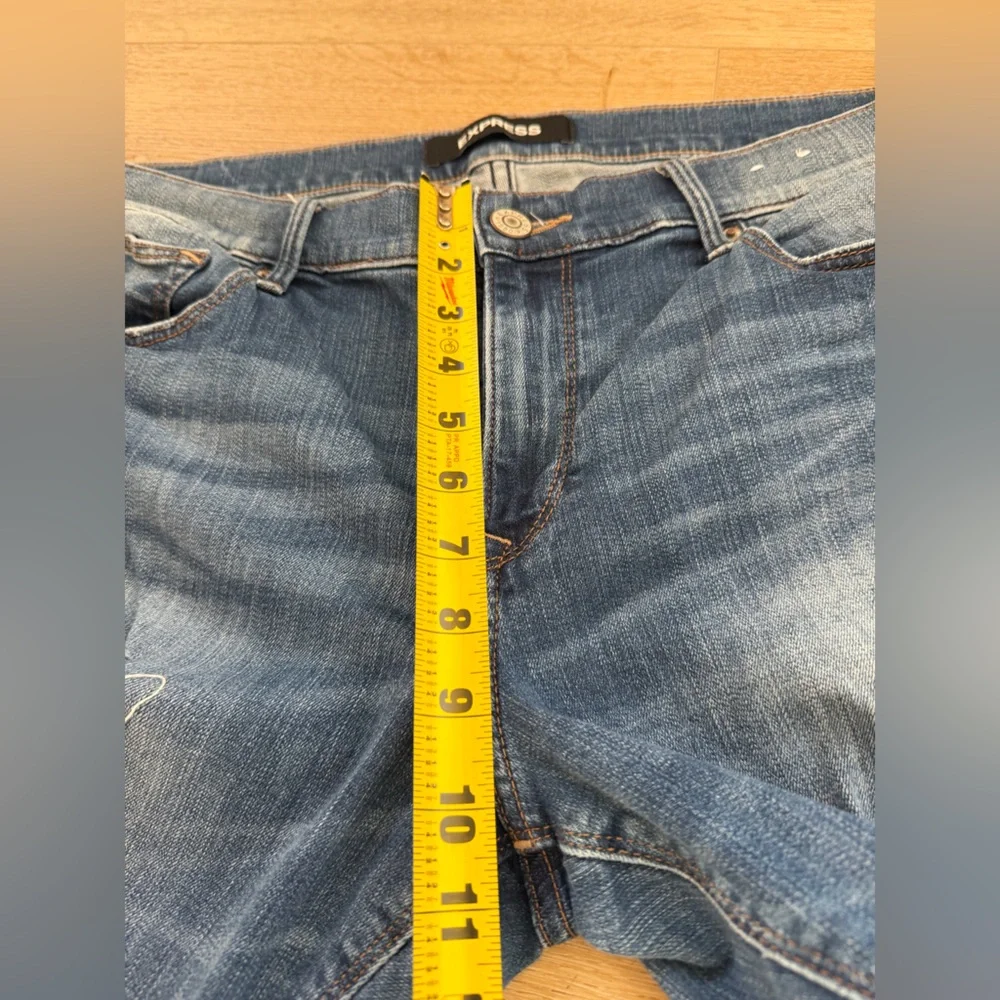 American Eagle Outfitters Distressed Cropped Jeans - Picture 6 of 7